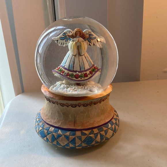 Jim Shore Enesco "Angel On Wing" Musical Snow Globe 2007 - Picture 1 of 6
